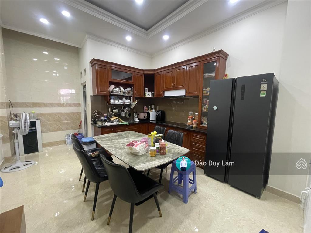Nhà 3 tầng hẻm ô tô  sát mặt tiền quốc lộ 13  4x16m có sân đậu ô tô  4 phòng, 4wc