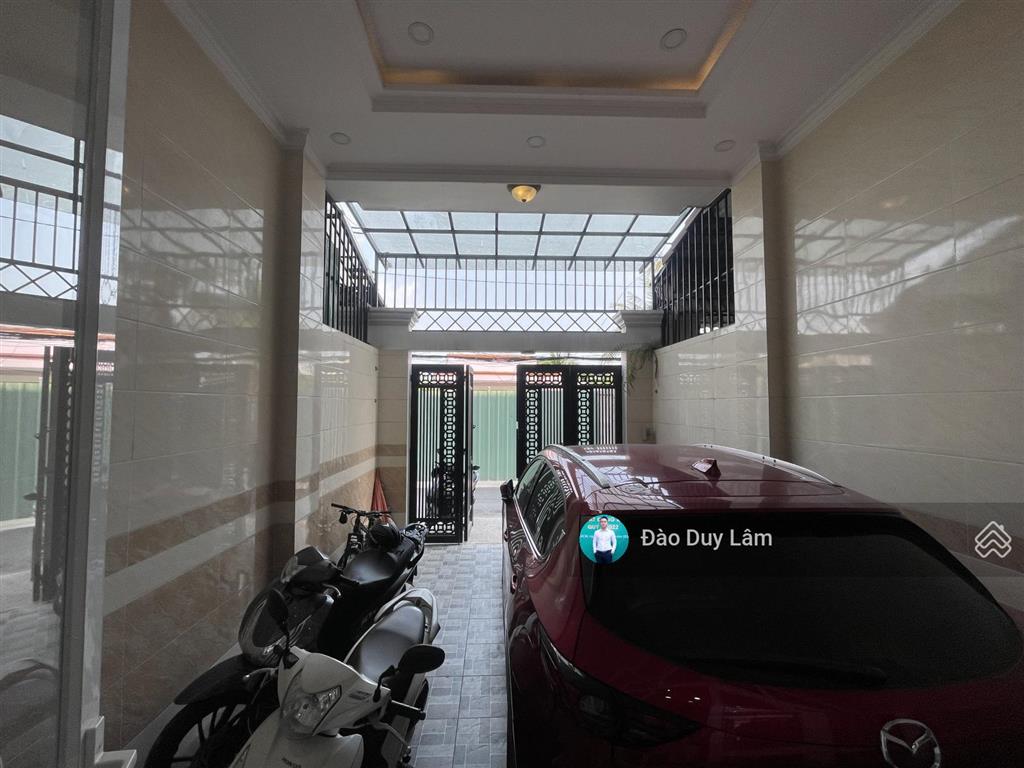 Nhà 3 tầng hẻm ô tô  sát mặt tiền quốc lộ 13  4x16m có sân đậu ô tô  4 phòng, 4wc