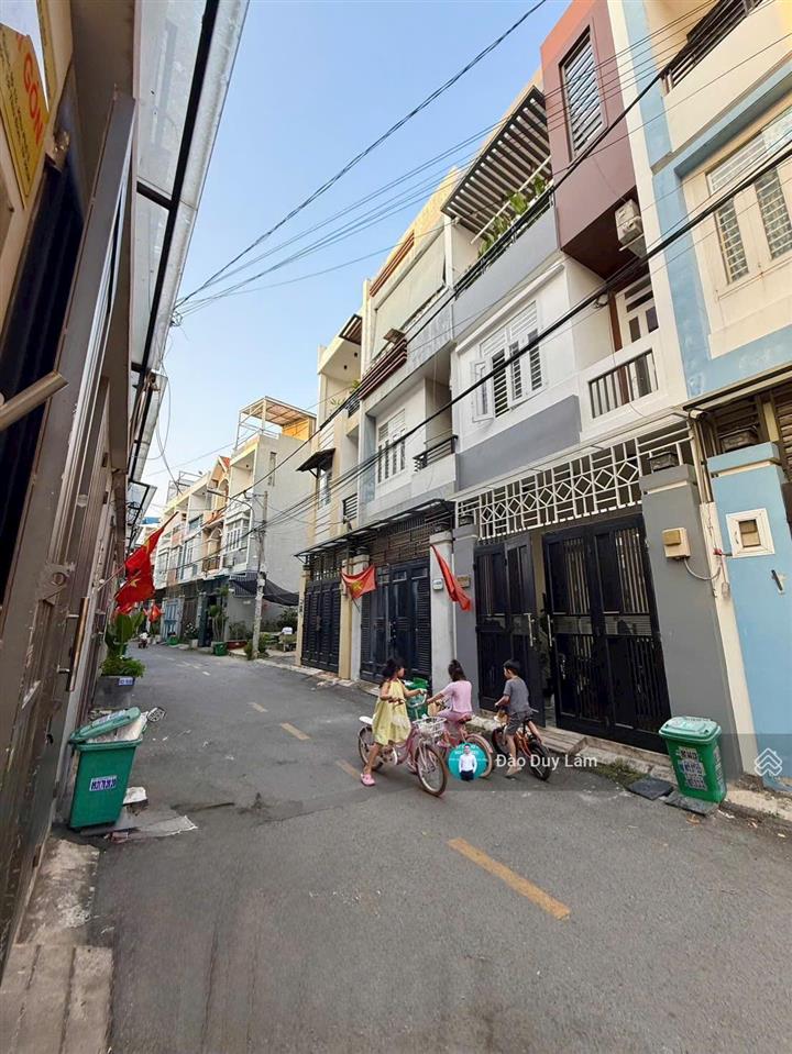 Nhà đẹp 3 tầng full nội thất  khu đồng bộ ngay uỷ ban phường hiệp bình  chợ hiệp bình phước