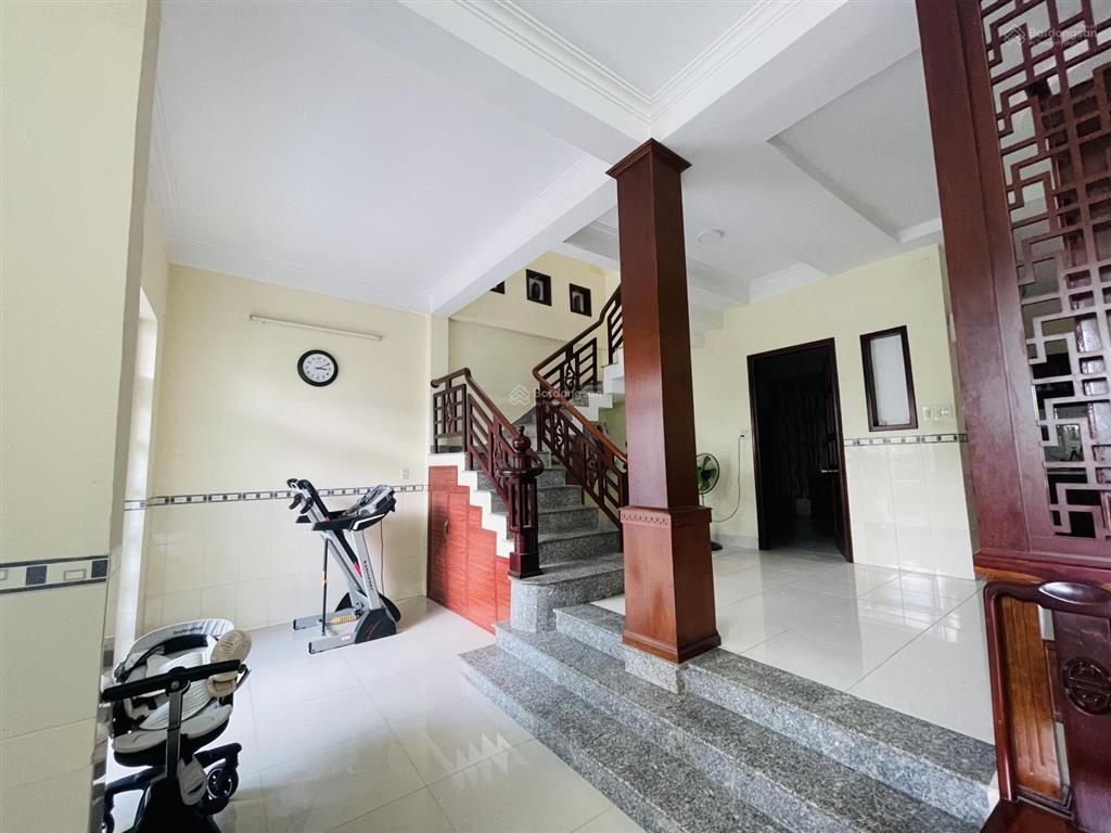Bán nhà 2 tầng 3 mặt thoáng ngọc hiệp, cách 23/10 chỉ 80m gần siêu thị go nha trang. dt 164m2