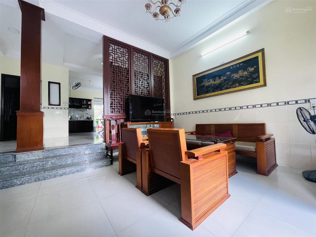 Bán nhà 2 tầng 3 mặt thoáng ngọc hiệp, cách 23/10 chỉ 80m gần siêu thị go nha trang. dt 164m2