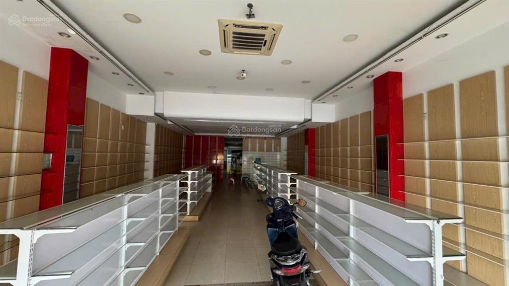 Cho thuê nhà 4 tầng mặt tiền phan chu trinh, gần chợ đầm. giá thuê 65tr/tháng