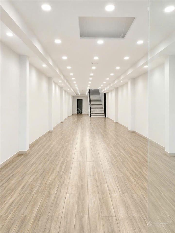 Hot cho thuê mặt bằng lê văn sỹ, quận 3 4.5x16=70m2  giá chỉ 32tr/th