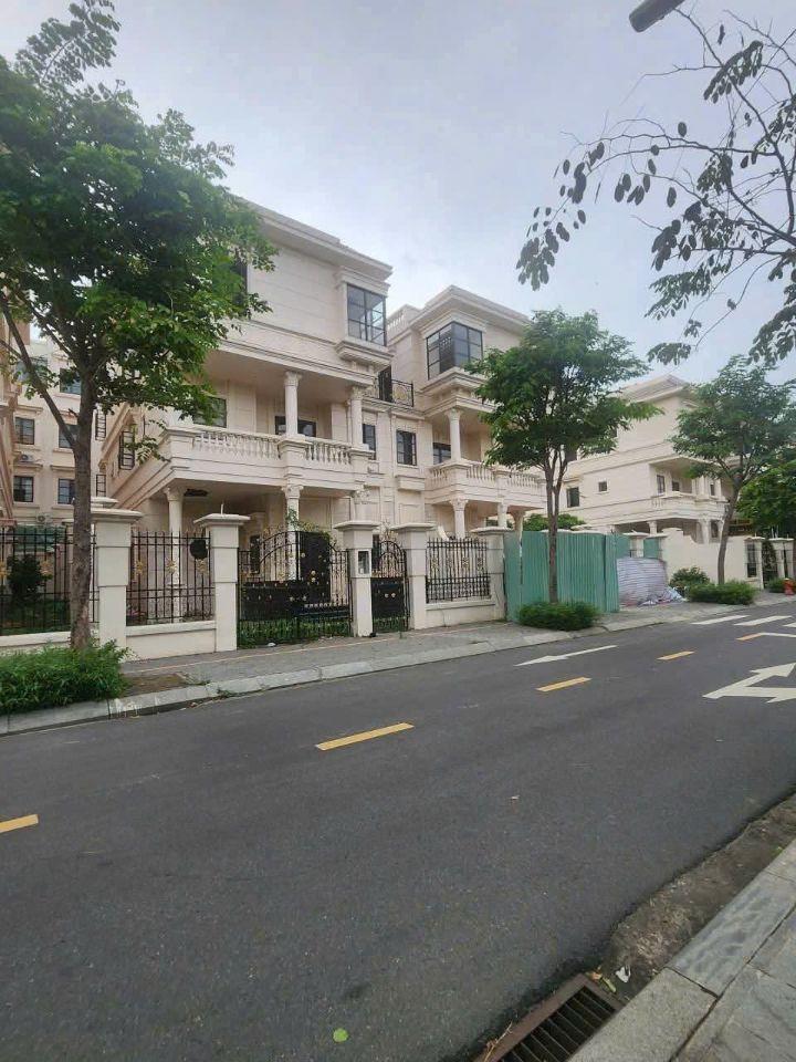 Bán Biệt Thự Cityland Park Hills: 250m2 - Giá 50 tỷ