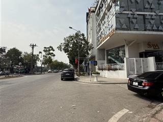 Bán nhà mặt phố lâm hạ, long biên. vị trí vip view công viên. giá 700tr/m2.  0905 568 ***