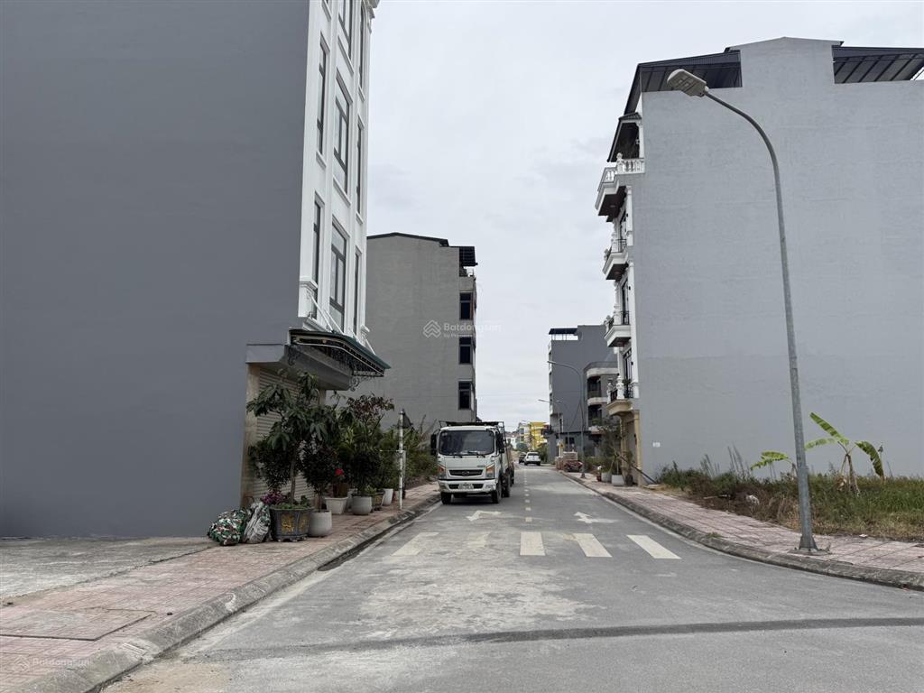 Bán lô đất đấu giá cự khối, mặt tiền view hồ cự khối 30ha. vị trí đẹp. giá đầu tư.  0905 568 ***