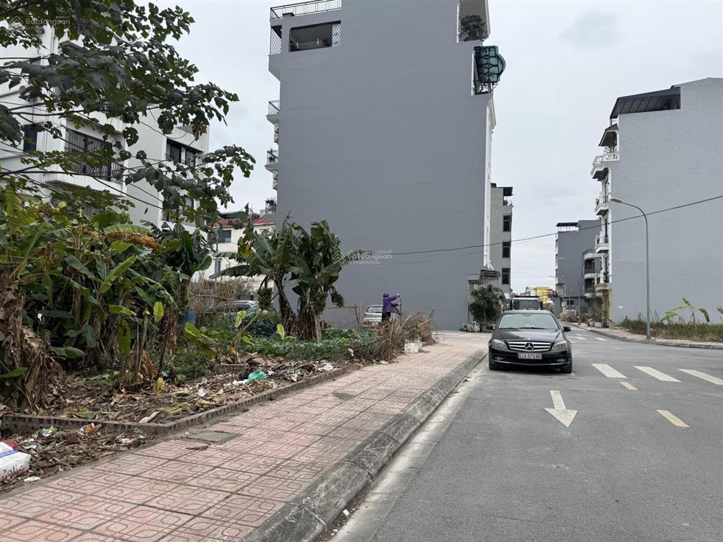 Bán lô đất đấu giá cự khối, dãy tt4 vị trí đẹp, gần hồ 30ha. giá rất tốt.  0905 568 ***