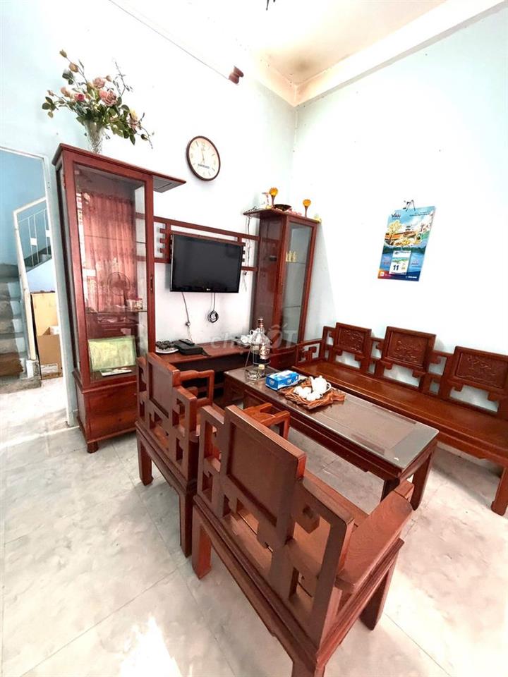 Cho thuê nhà ngay chợ Xóm Chiếu, 2 mặt tiền, hẻm xe tải, 1 trệt 2 lầu