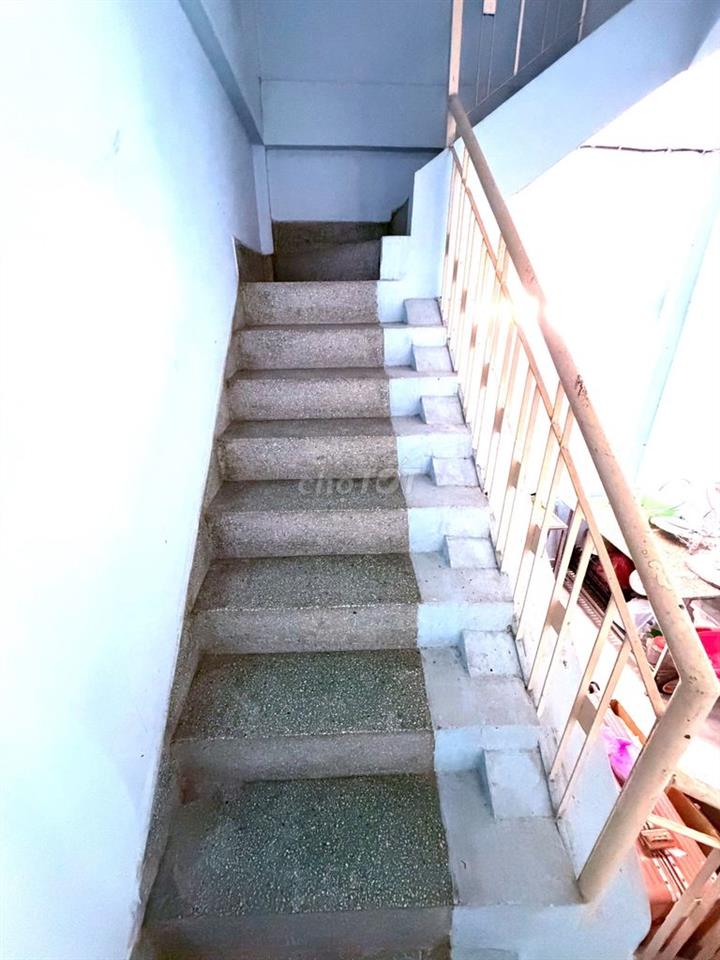 Cho thuê nhà ngay chợ Xóm Chiếu, 2 mặt tiền, hẻm xe tải, 1 trệt 2 lầu