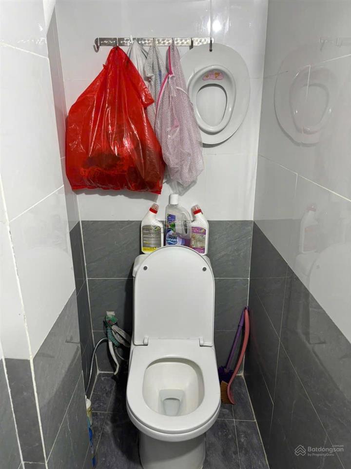 Bán căn nhà tập thể tầng 3 khu thành công, vị trí đẹp