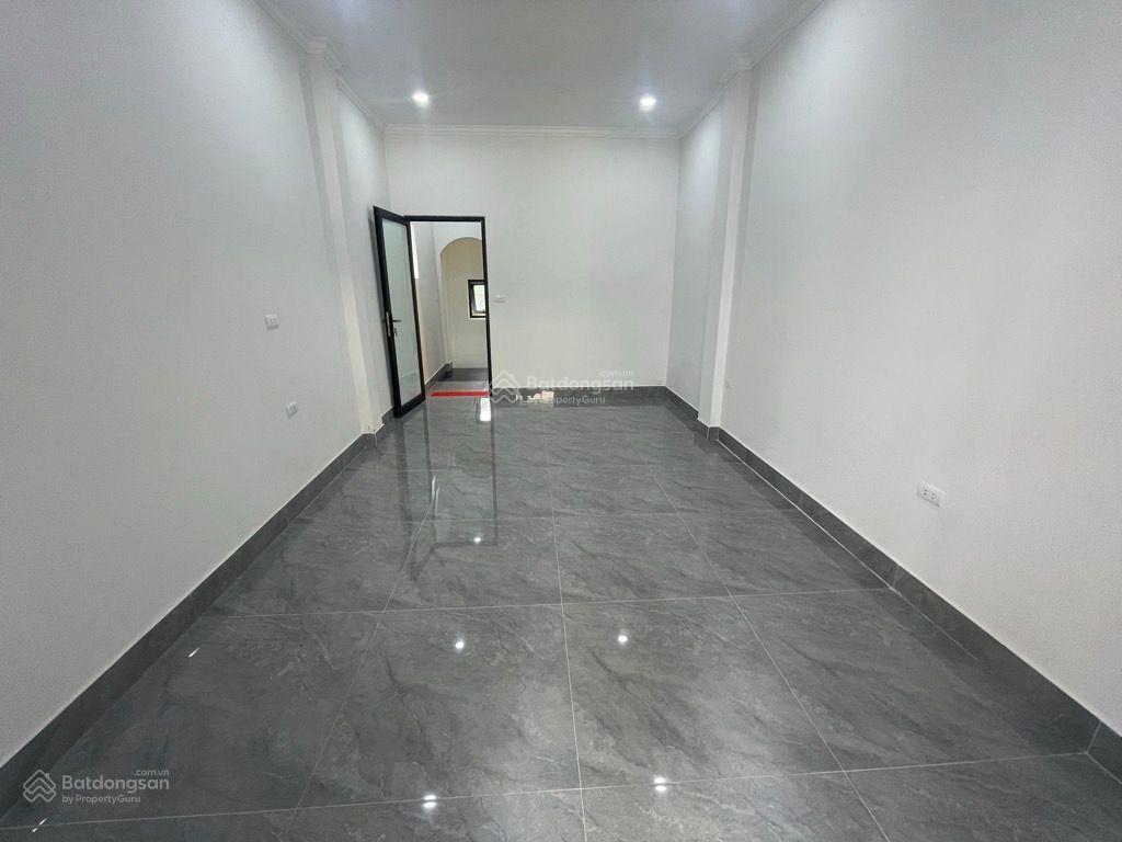 Bán căn tập thể ngõ phố nguyên hồng , nam thành công , vị trí đẹp ,ô tô vào