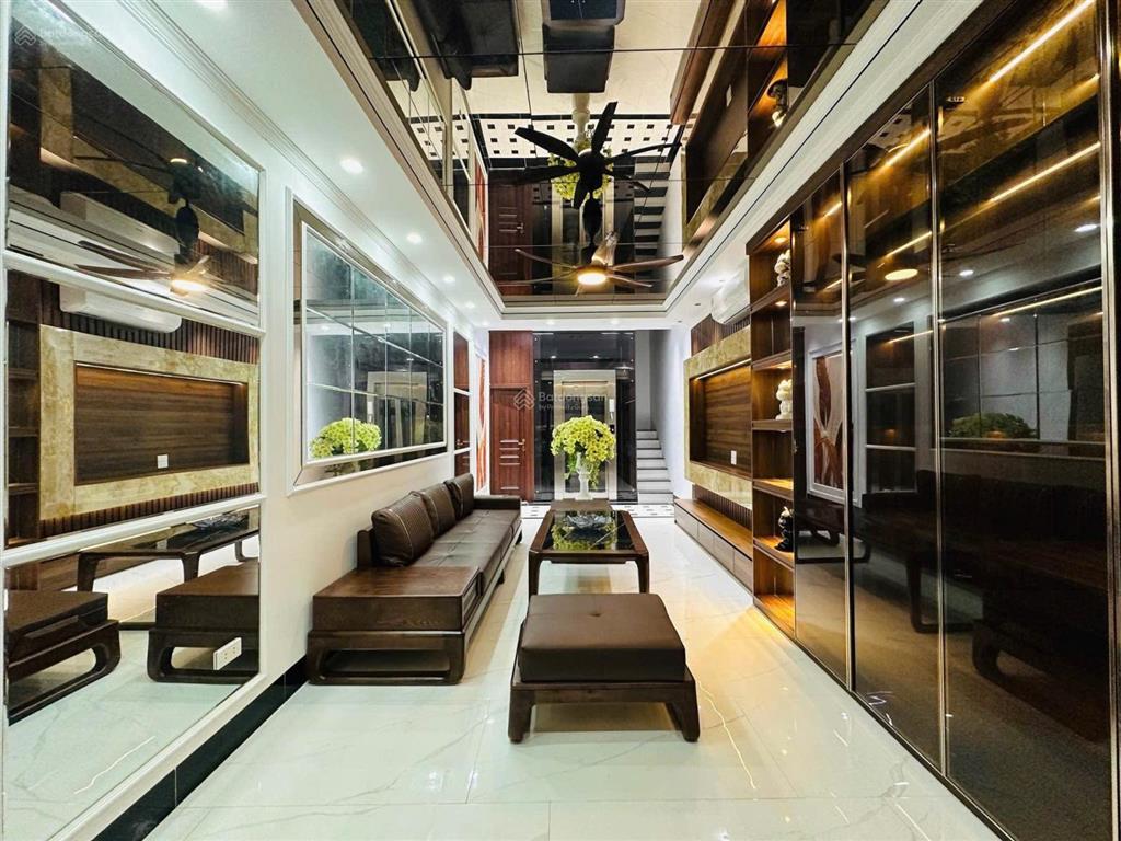 Nàng thơ ngọc khánh siêu đẹp, khách mua ở luôn