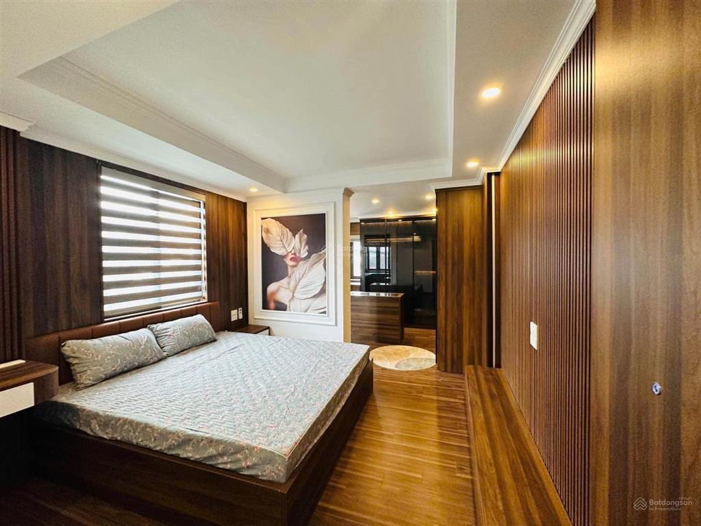 Nàng thơ ngọc khánh siêu đẹp, khách mua ở luôn