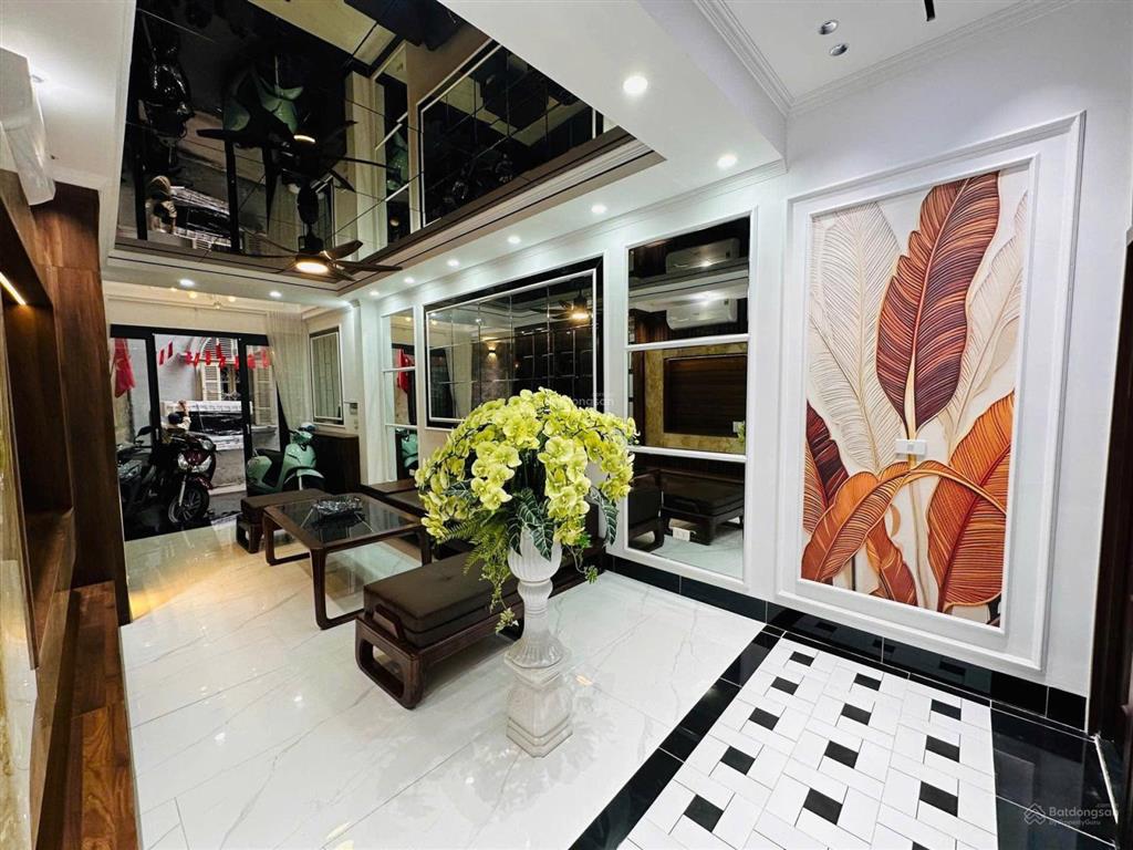 Nàng thơ ngọc khánh siêu đẹp, khách mua ở luôn