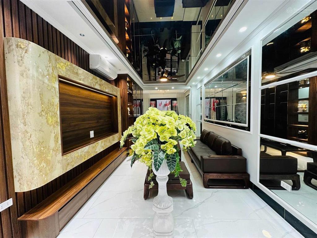 Nàng thơ ngọc khánh siêu đẹp, khách mua ở luôn