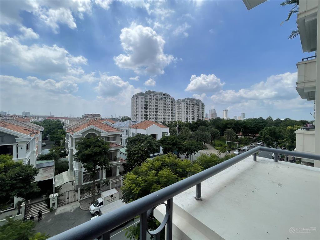 Bán căn hộ cảnh viên 1 phú mỹ hưng tầng 6 giá 9.8 tỷ ngay công viên 4.5ha