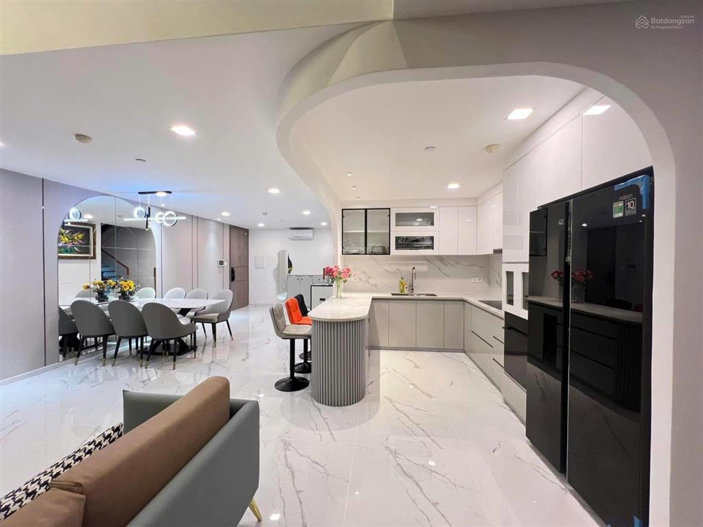 Hàng hiếm. cho thuê lofthouse thông tầng 2pn + 1 làm việc  nội thất cao cấp. sẵn key xem nhà
