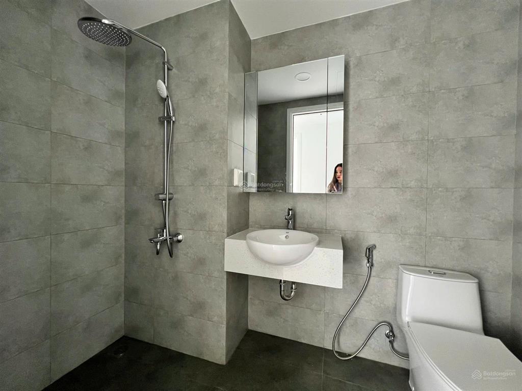 View sông, cần cho thuê căn góc 2pn73m2 mới 100%. sẵn rèm, bếp, máy lạnh  giá thuê 16tr