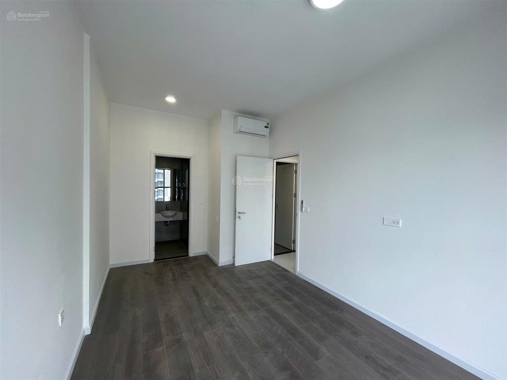 Kẹt tiền bán gấp 2pn  69m2  6 tỷ bao toàn bộ thuế phí sang tên tại victoria.  zalo 0901 987 ***