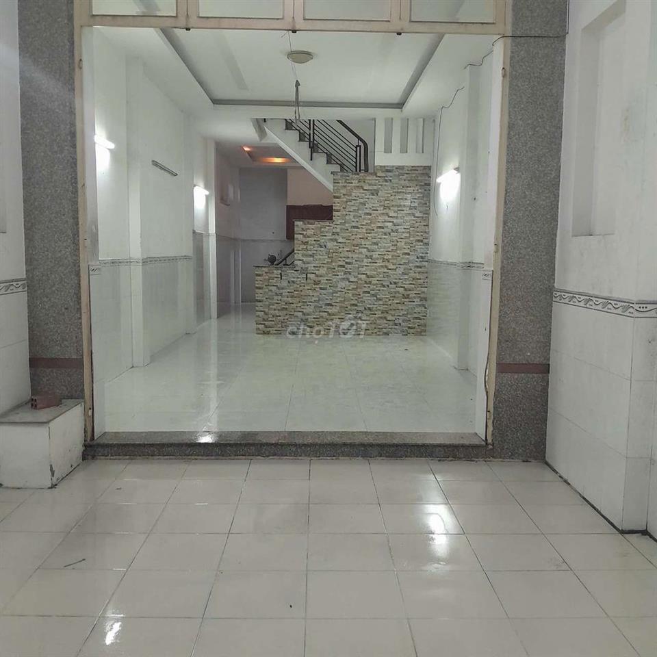 Mặt đường kinh doanh