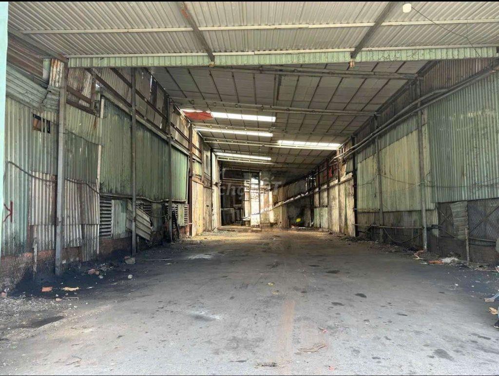 Kho 700m2 chỉ 65tr