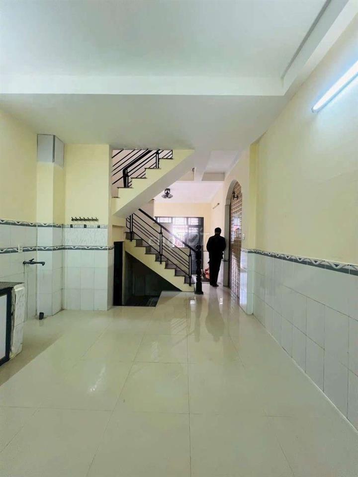 Nhà 8 triệu 2PN 2WC