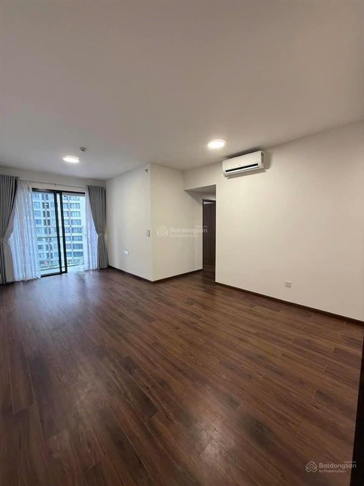Căn góc 3pn aka neo  tầng cao  view thoáng, nội thất cơ bản, có hđ thuê 15tr/tháng.  0931 118 ***