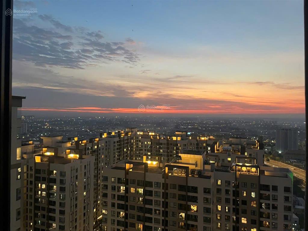 Căn góc 3pn aka neo  tầng cao  view thoáng, nội thất cơ bản, có hđ thuê 15tr/tháng.  0931 118 ***