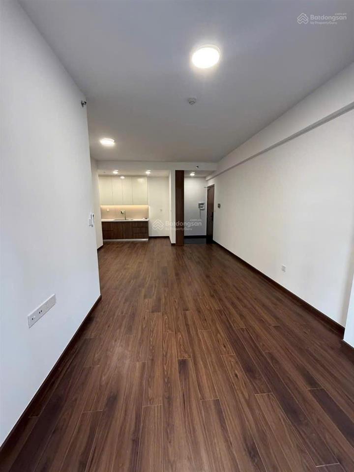 Căn góc 3pn aka neo  tầng cao  view thoáng, nội thất cơ bản, có hđ thuê 15tr/tháng.  0931 118 ***