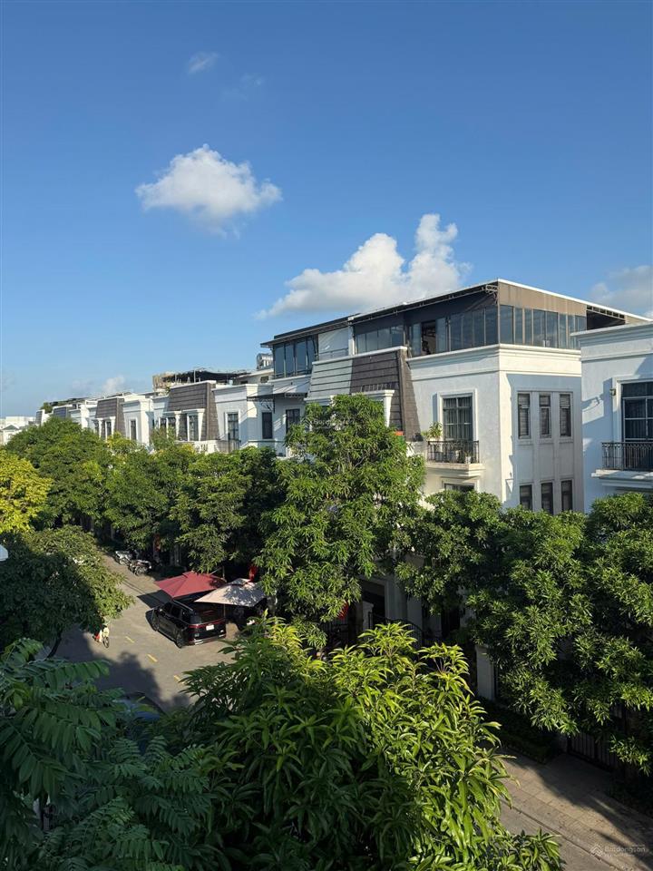 Bán bt 200m2 tại dãy paris 12, vinhomes imperia, trục thông (81 căn đầu tiên), gần sông, 27 tỷ vnd