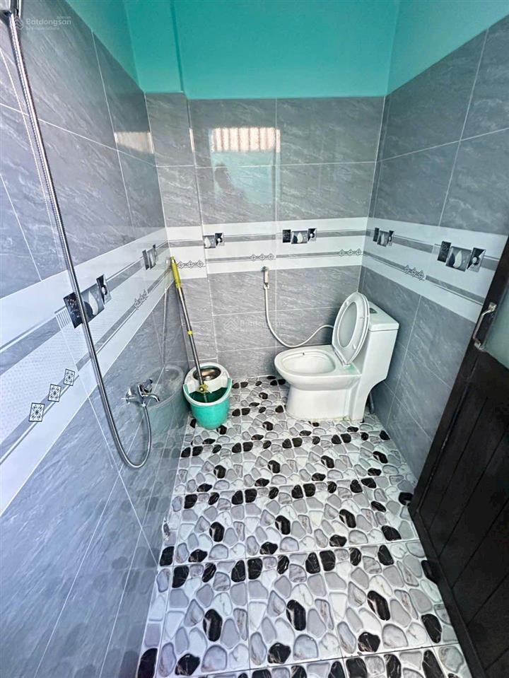 Nhà gần chợ dĩ an 1, phường dĩ an, tp dĩ an. giá 4,5 tỷ tl. diện tích 80m2 (4x20m), thổ cư 50m2.