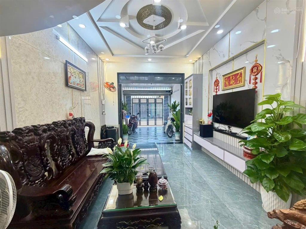 Nhà mặt tiền kinh doanh
tp dĩ an  bình dương. vị trí đẹp mặt tiền đường vũng việt  dĩ an
