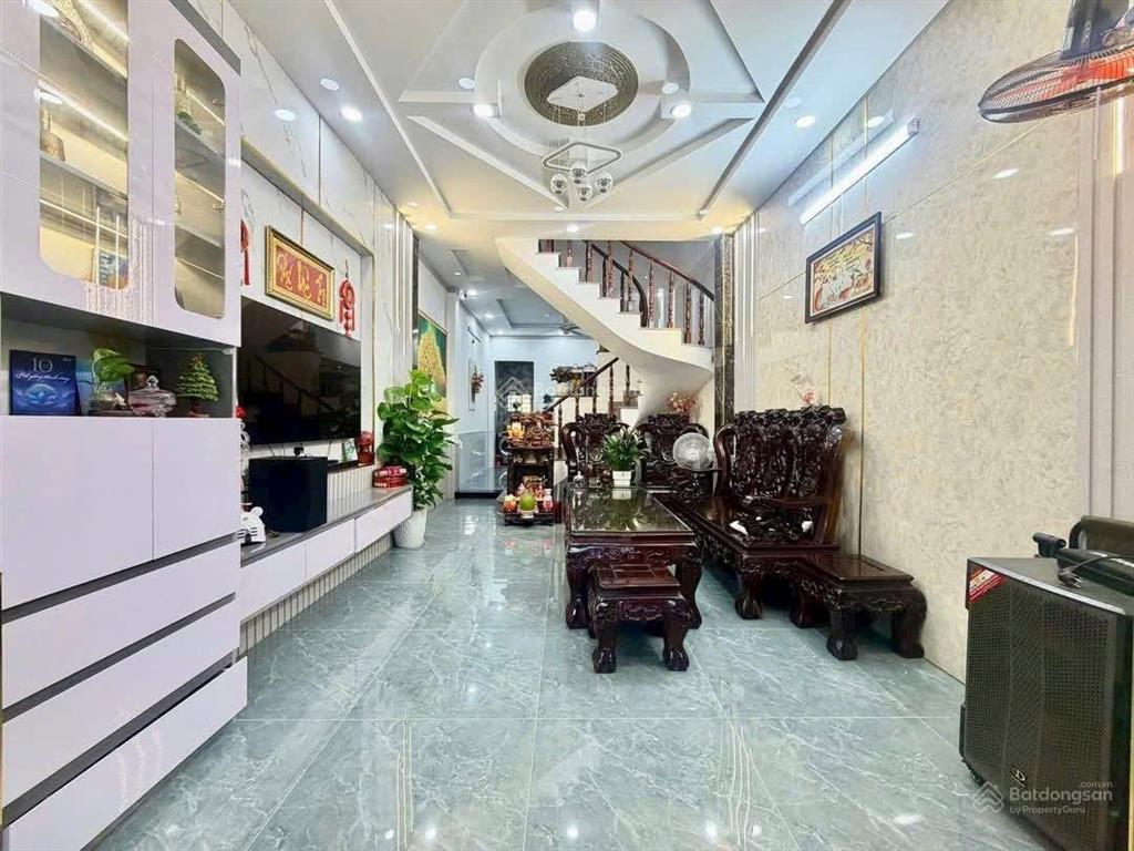 Nhà mặt tiền kinh doanh
tp dĩ an  bình dương. vị trí đẹp mặt tiền đường vũng việt  dĩ an
