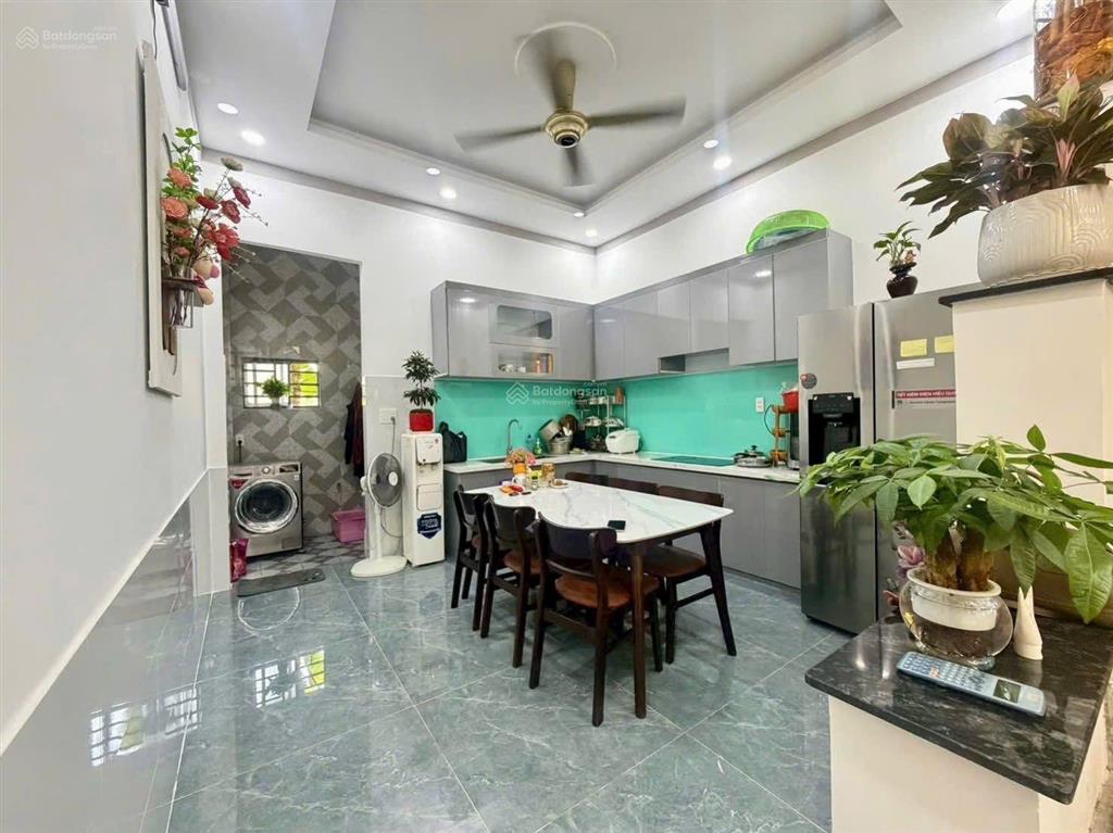 Nhà mặt tiền kinh doanh
tp dĩ an  bình dương. vị trí đẹp mặt tiền đường vũng việt  dĩ an