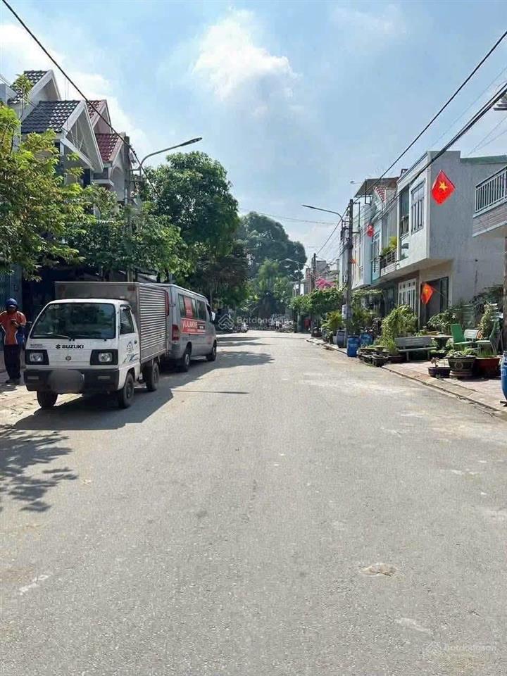 Bán nhà 1 trệt 2 lầu 72m², full thổ cư, nhà nở hậu
 ngay kdc lê phong, p. đông hòa, gần go dĩ an