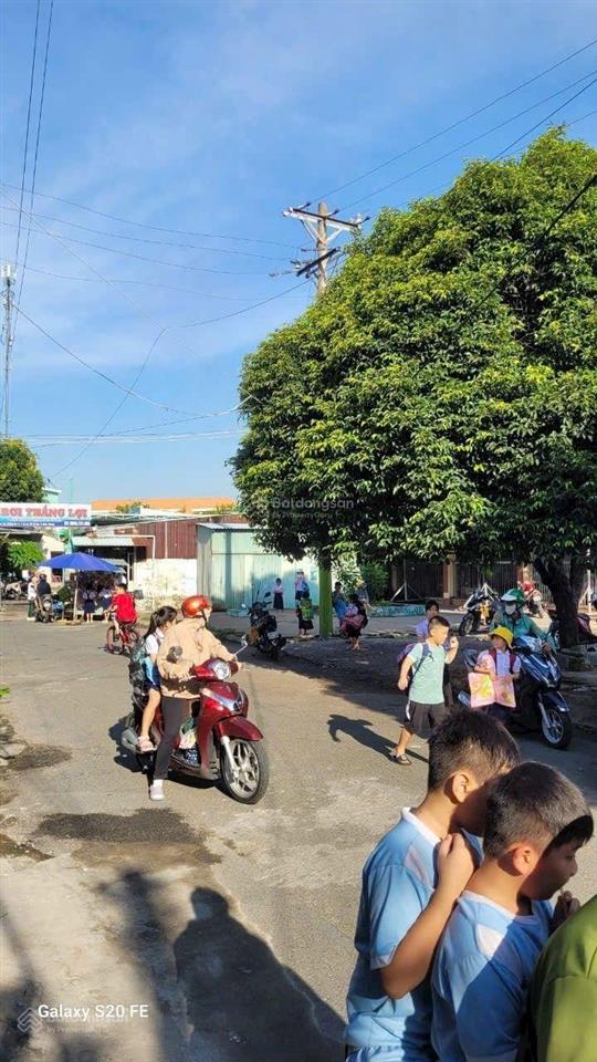 Bán nhà trệt lầu đối diện trường lê quý đôn dĩ an giá bán 5 tỷ (thương lượng)