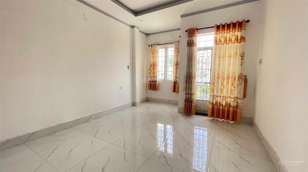 Bán nhà trệt lầu đối diện trường lê quý đôn dĩ an giá bán 5 tỷ (thương lượng)