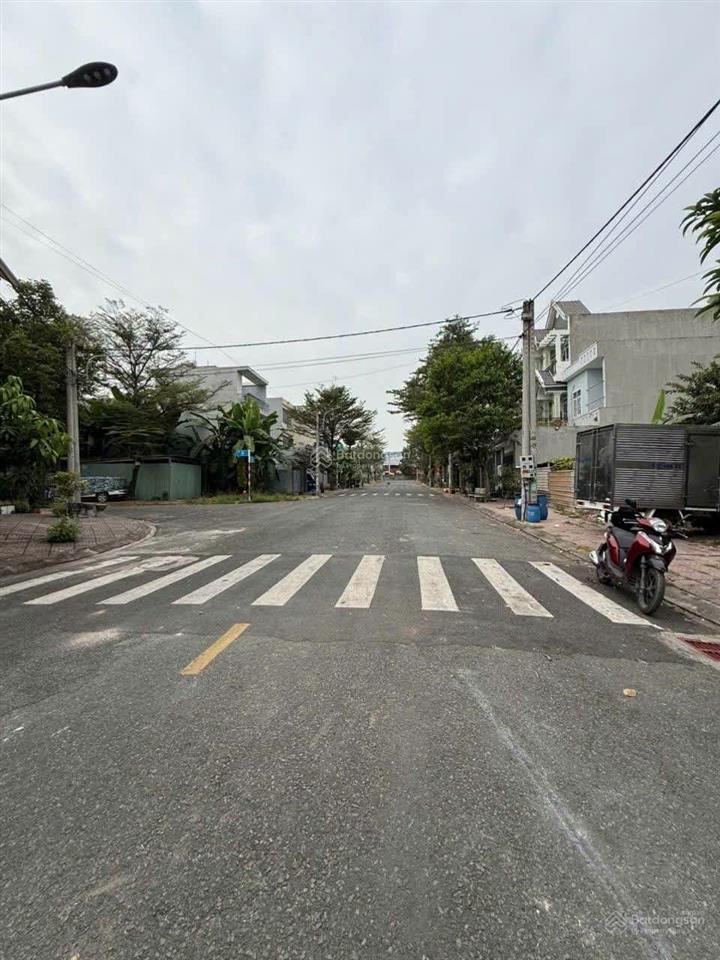 Chỉ 2,8 tỷ chốt  đất 185m
lô đất khu dân cư đại quang, ngay ngã tư chiêu liêu, dĩ an