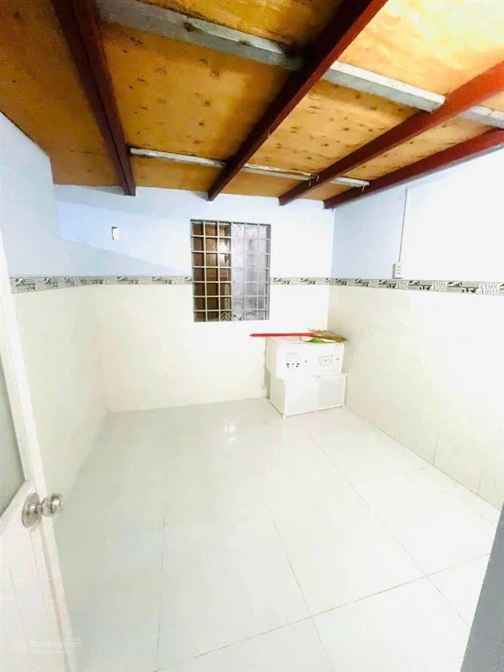 Chỉ 2,590 tỷ, bán nhanh
bán lô đất tặng căn nhà cấp 4 còn ngon gần ttyt dĩ an
 dt 71m