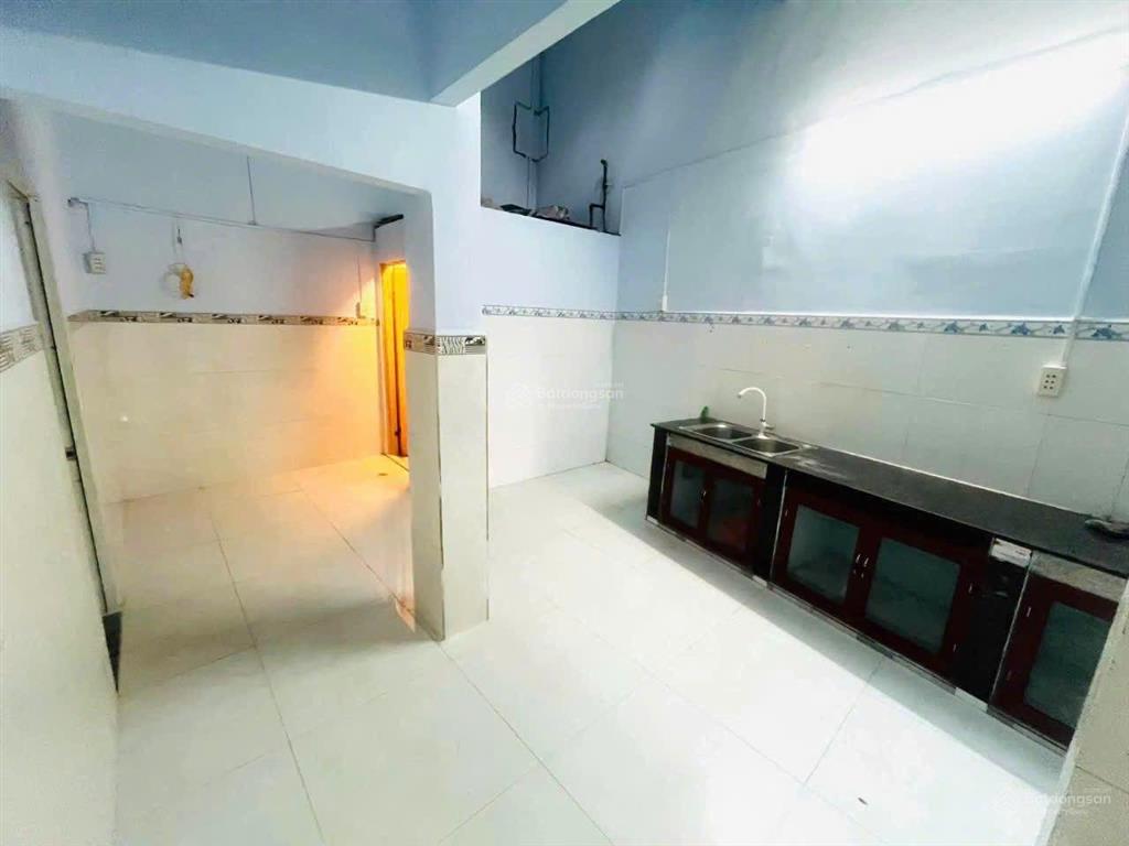 Chỉ 2,590 tỷ, bán nhanh
bán lô đất tặng căn nhà cấp 4 còn ngon gần ttyt dĩ an
 dt 71m