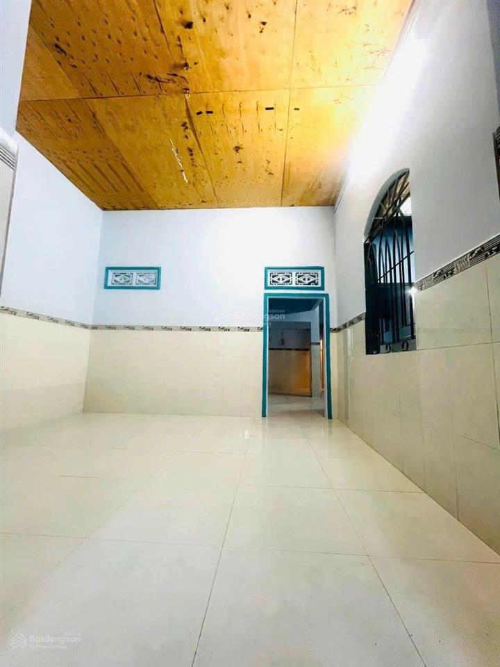 Chỉ 2,590 tỷ, bán nhanh
bán lô đất tặng căn nhà cấp 4 còn ngon gần ttyt dĩ an
 dt 71m