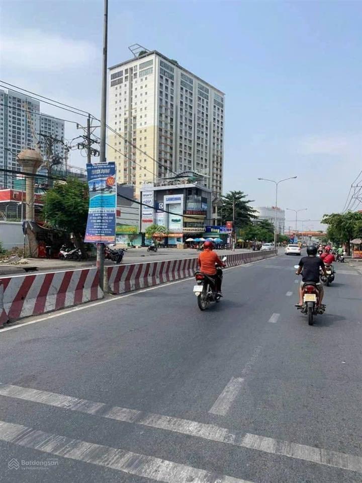 Ngộp ngân hàng cần ra gấp căn nhà tâm huyết góc 2 mặt tiền đường dt743  phường dĩ an, gần vincom