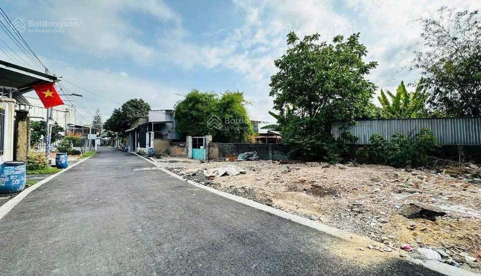 Chỉ 2,450 tỷ  đất gần chợ dĩ an, phường dĩ an, dĩ an  diện tích 78,5m2 (ngang 9m). thổ cư 60m2.