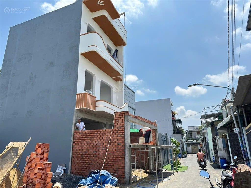 Chỉ 2,450 tỷ  đất gần chợ dĩ an, phường dĩ an, dĩ an  diện tích 78,5m2 (ngang 9m). thổ cư 60m2.