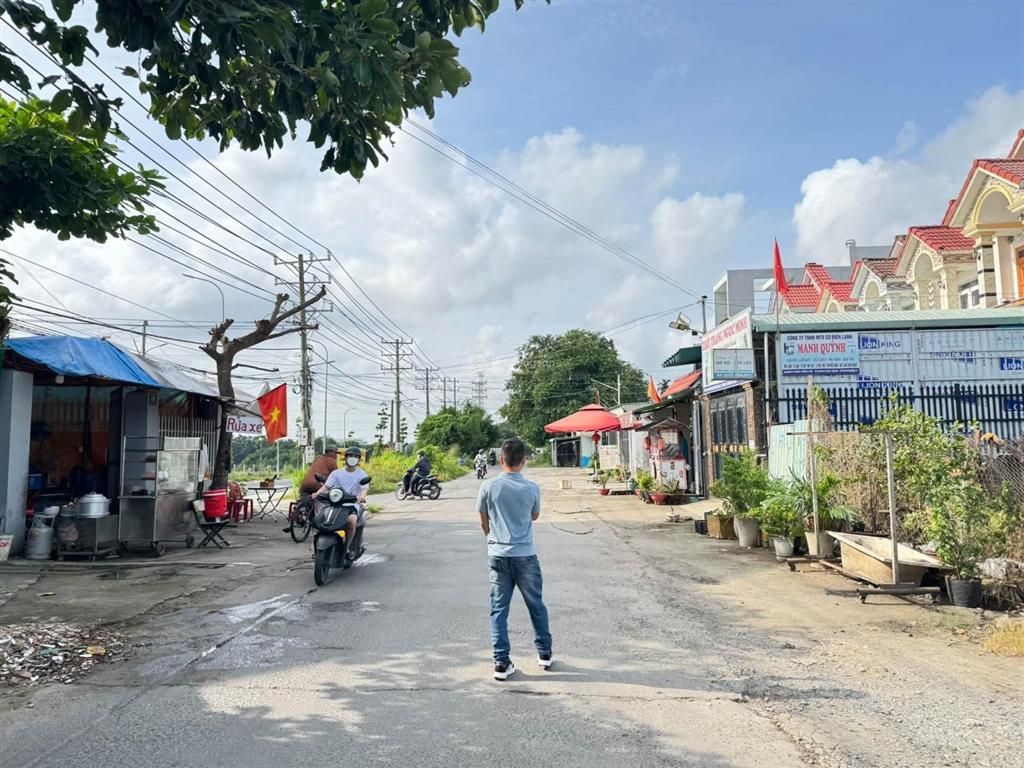 Bán đất góc 2mt đường tôn thất tùng, 8,5 tỷ, 250m2, kế bên làng đhqg tp hcm, xây chdv vip