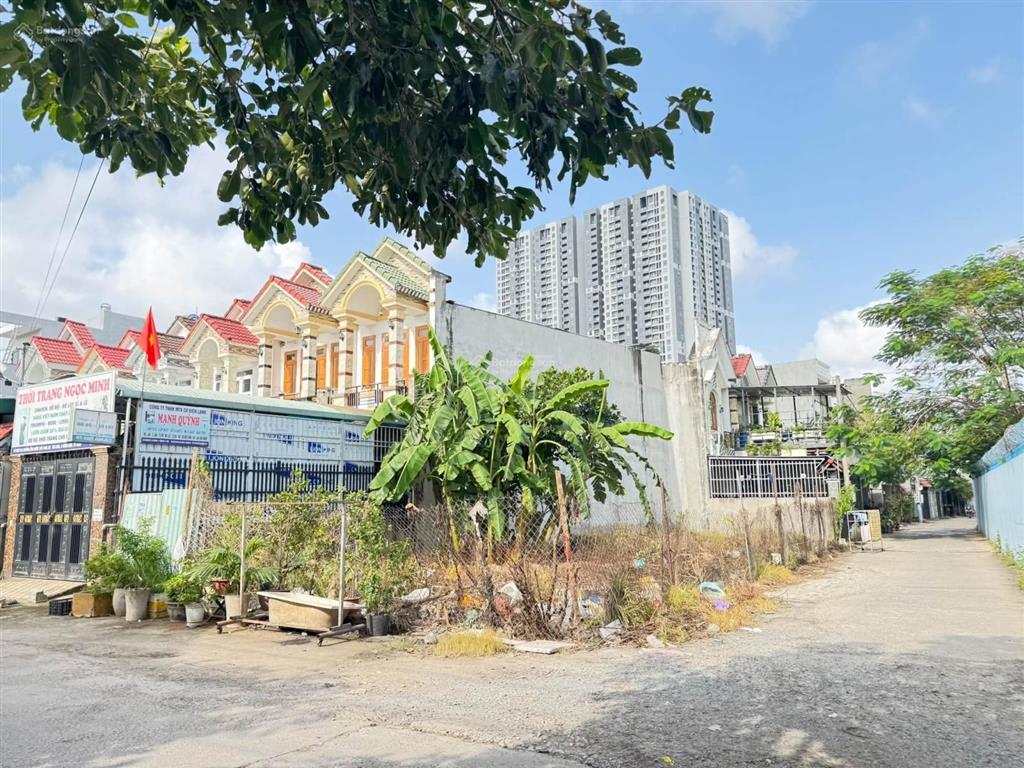 Bán đất góc 2mt đường tôn thất tùng, 8,5 tỷ, 250m2, kế bên làng đhqg tp hcm, xây chdv vip