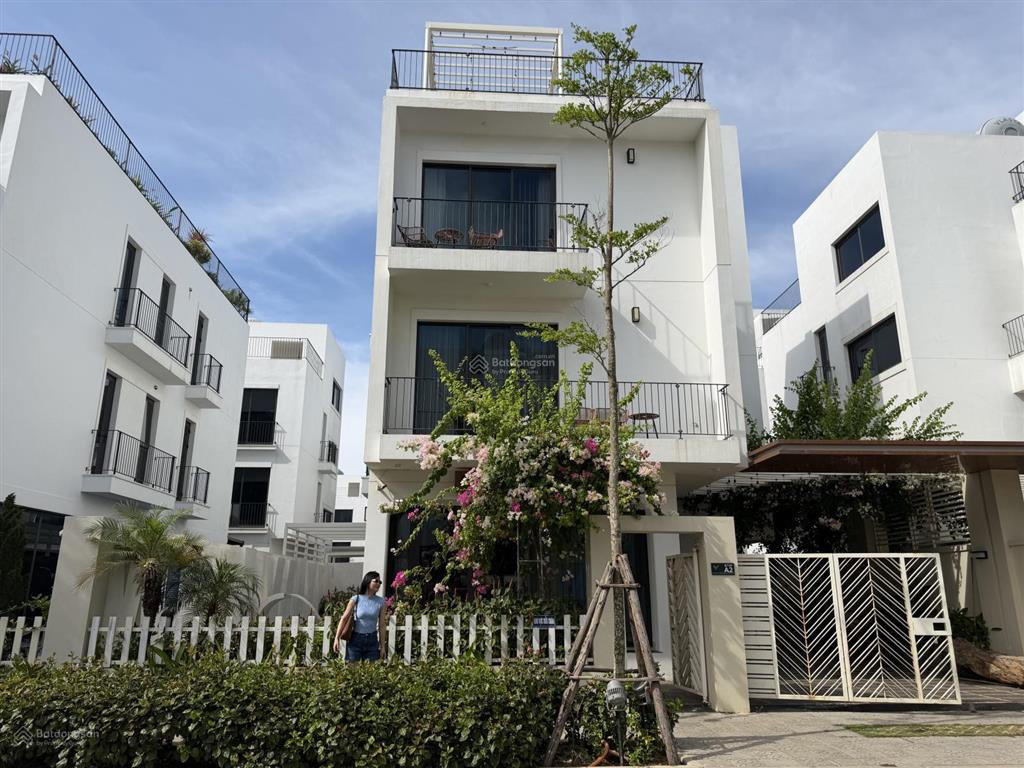 Bán villa đơn lập 252m2 mặt tiền 14m giáp biển.