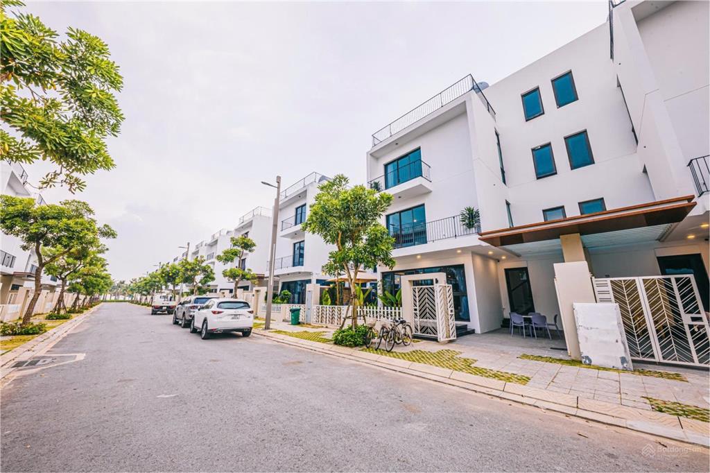 Bán villa đơn lập 252m2 mặt tiền 14m giáp biển.