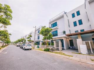 Bán villa đơn lập 252m2 mặt tiền 14m giáp biển.