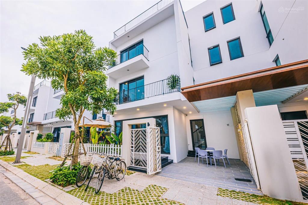 Bán villa đơn lập 252m2 mặt tiền 14m giáp biển.